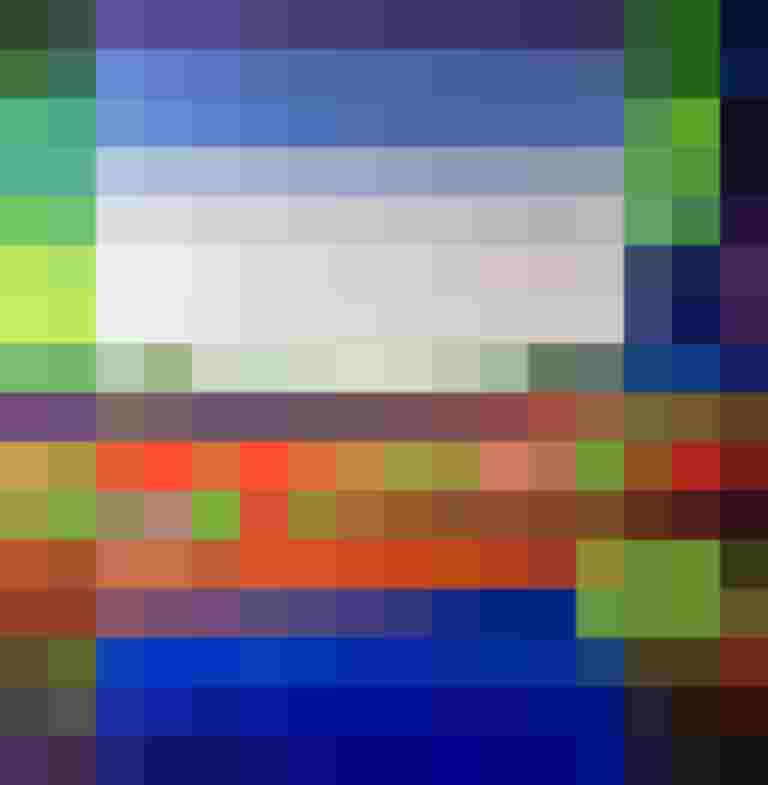 Farbenfrohe Landschaft mit kunstvollen Bäumen und einem Sonnenhimmel, abstrakte Flächen.