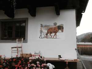 Wandmalerei - Bauer mit Pflug auf Bauernhaus